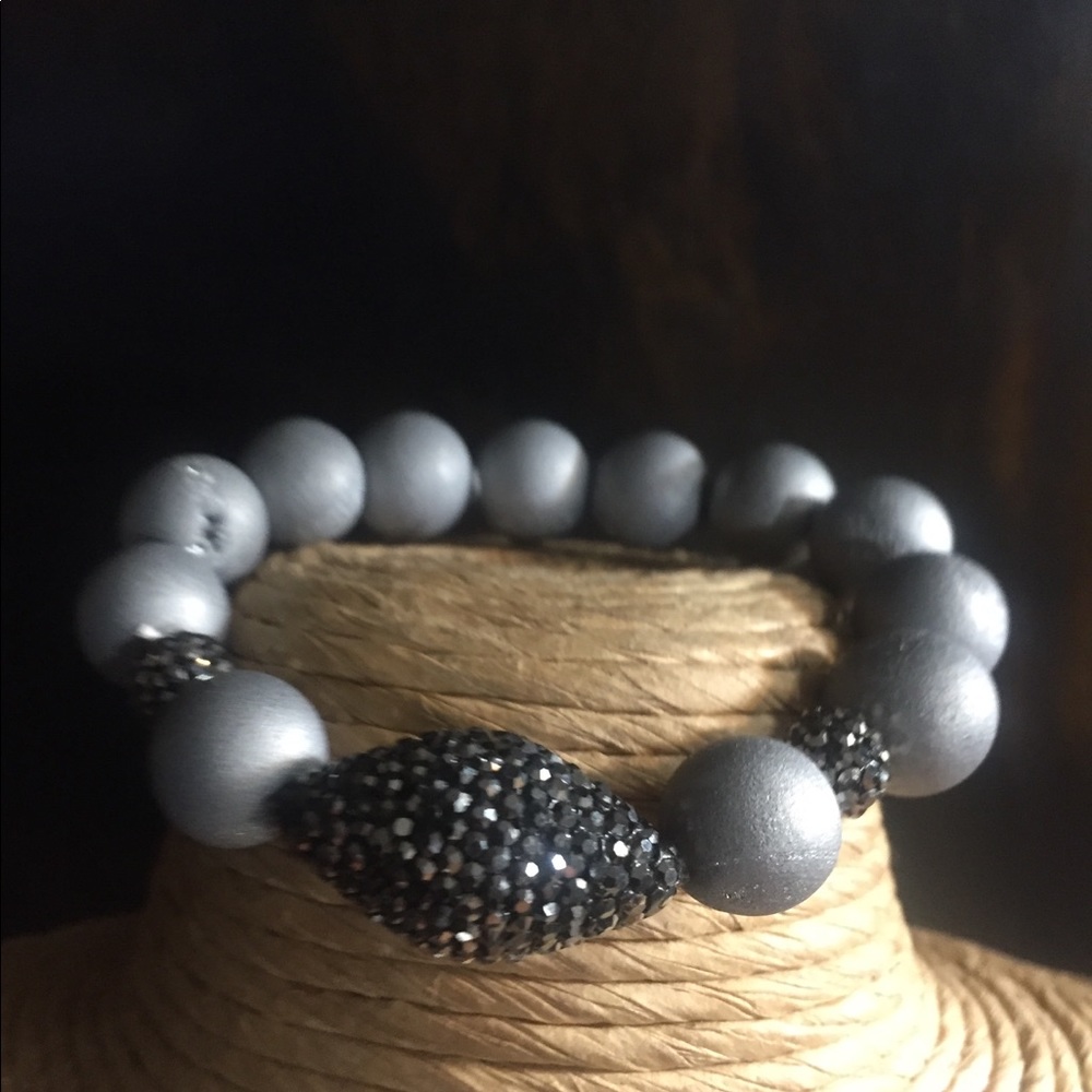 Single Beaded Fashion Bracelet with Pewter Accent.